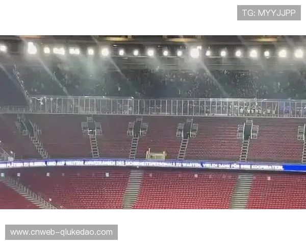 巴萨向法兰克福索赔6100欧元，因客队球迷损毁诺坎普球场设施。